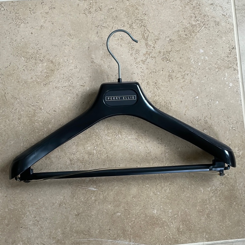 PERRY ELLIS PANT SUIT HANGER BLACK